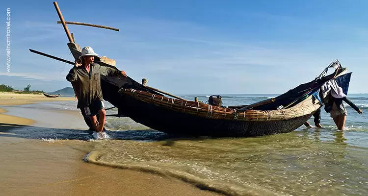 Vietnam-Hue-Lang-Co-1