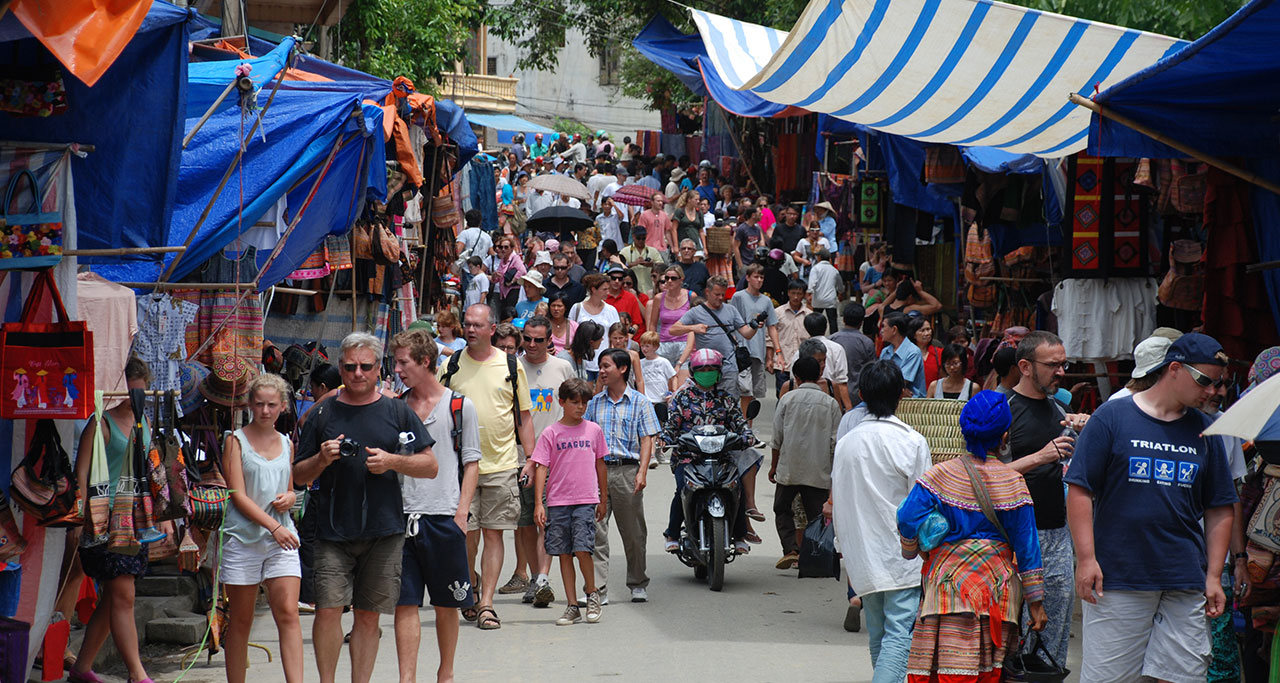 Day 5: Sapa – Coc Ly/ Sin Cheng/ Can Cau/ Bac Ha Fair Market – Hanoi.