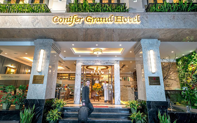 Conifer Grand Hotel