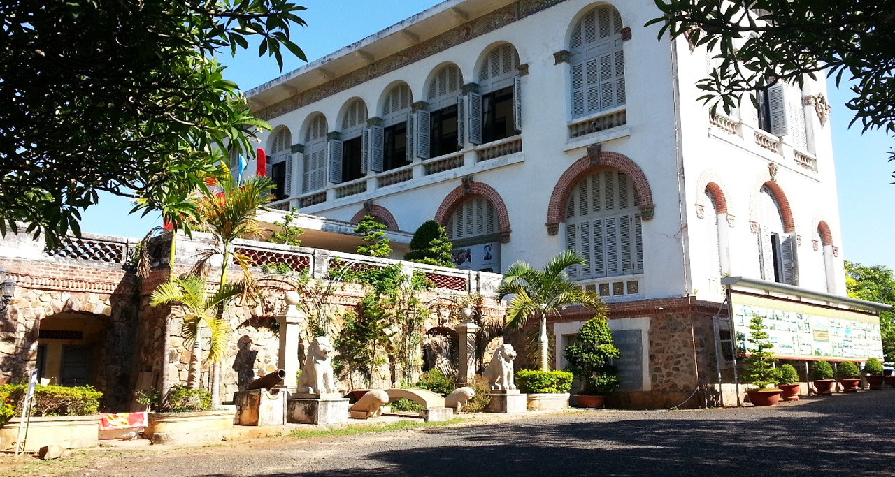 Bach-Dinh-VungTau1