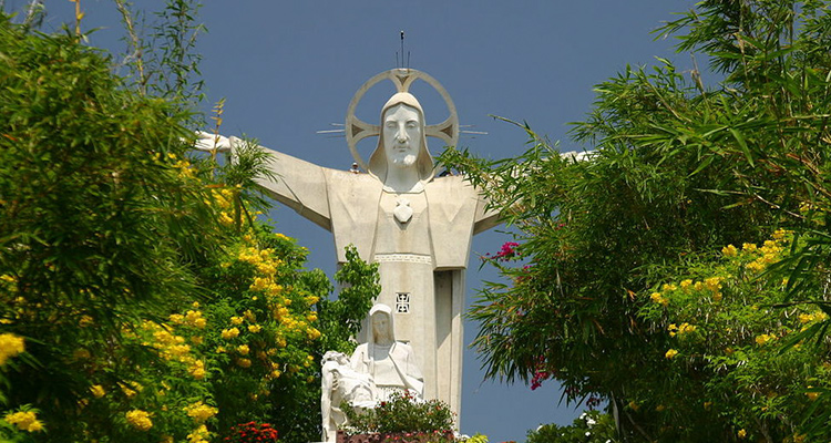 Statue_of_Jesus_in_Vungtau