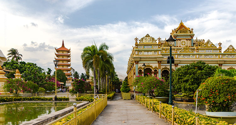 Vietnam-Ben-Tre-Vinh-Trang-Pagoda-2