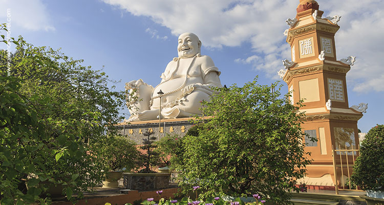 Vietnam-Ben-Tre-Vinh-Trang-Pagoda-3