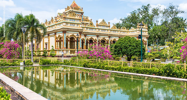Vietnam-Ben-Tre-Vinh-Trang-Pagoda-4