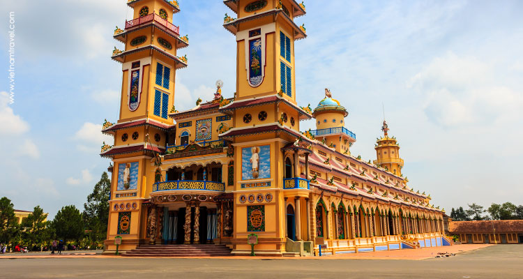 Vietnam-Cu-Chi-Cao-Dai-Temple-1