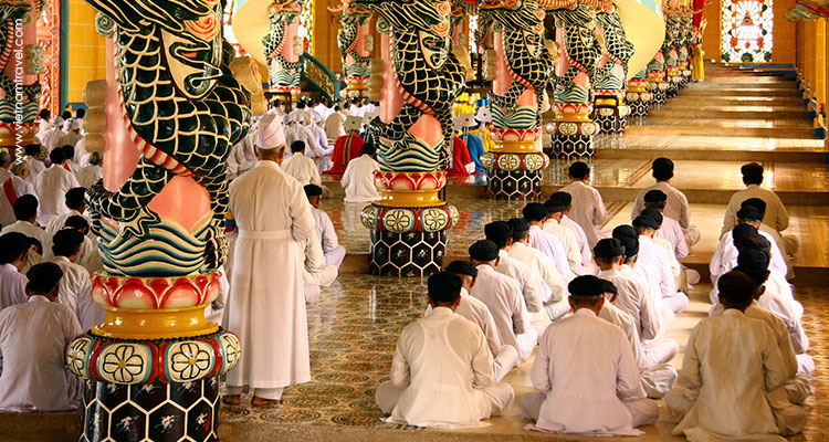 Vietnam-Cu-Chi-Cao-Dai-Temple-3