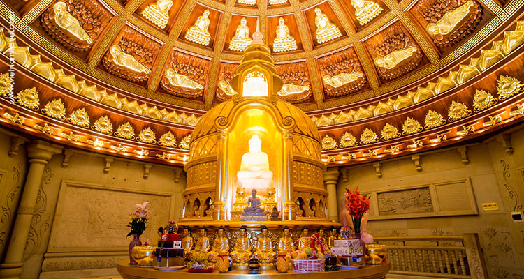 Vietnam-Ninh-Binh-Bai-Dinh-Pagoda-complex-4