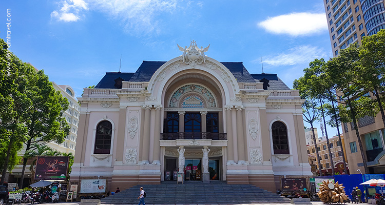 Vietnam-Saigon-The-ornate-Opera-Theatre--1