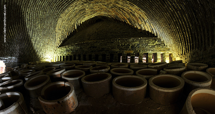 Vietnam-hanoi-Bat-Trang-Pottery-Village-2