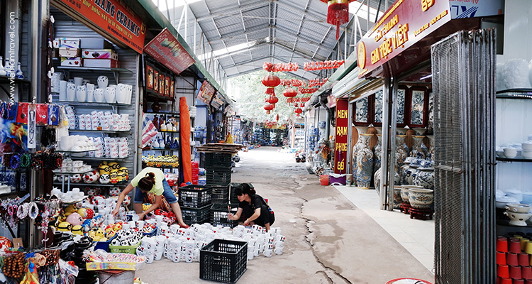 Vietnam-hanoi-Bat-Trang-Pottery-Village-5