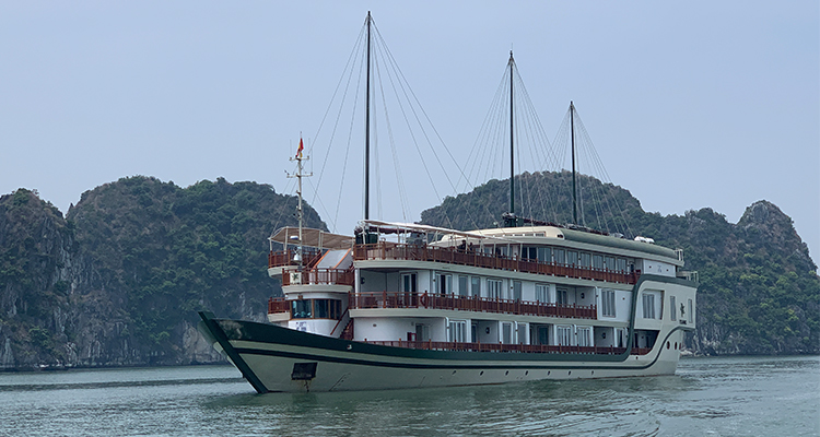 Ylang-Cruise-Halong-1