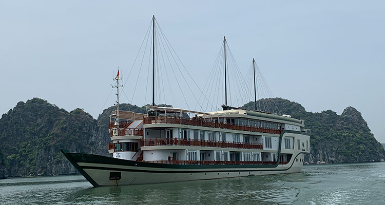 Ylang-Cruise-Halong-2