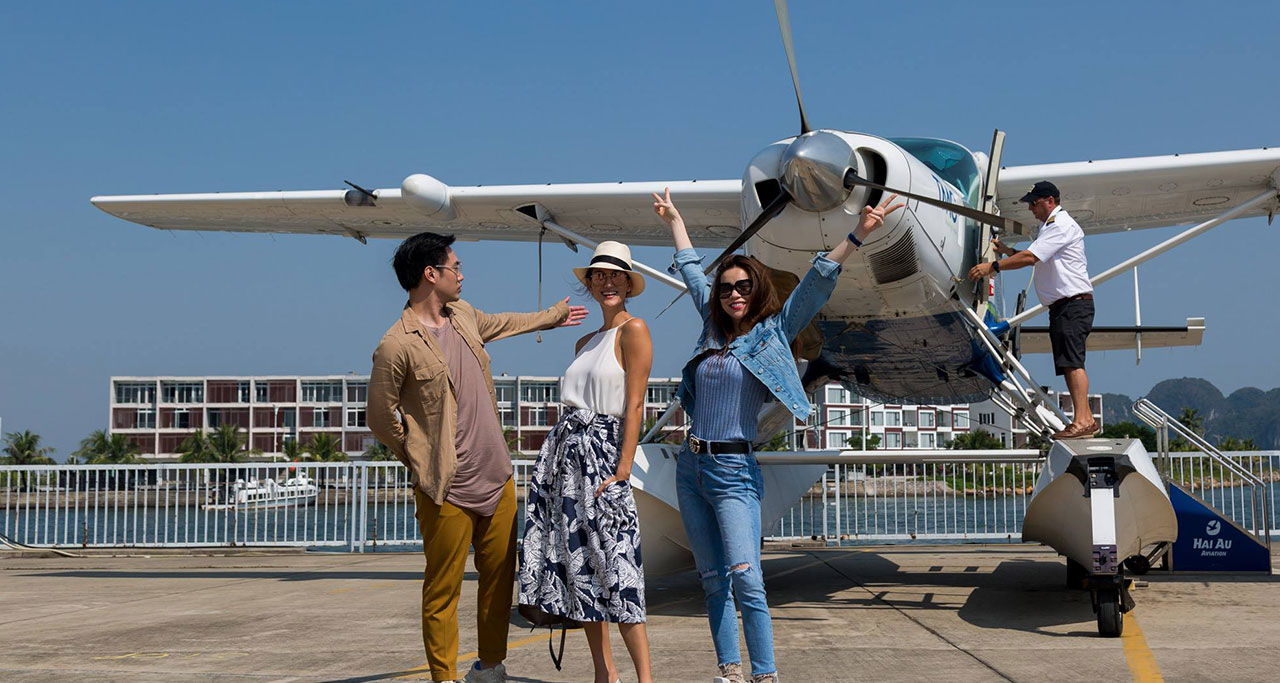 sightseeing-flight-over-halong-bay-1
