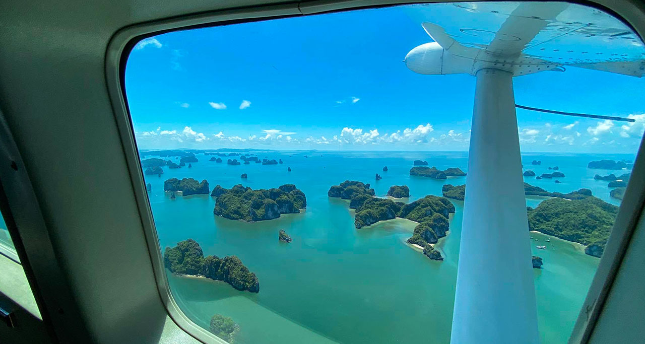sightseeing-flight-over-halong-bay-7