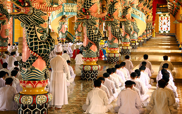 Cao Dai Temple & Cu Chi Tunnels