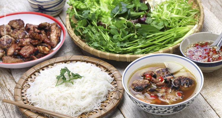 Kim Jong Un tastes Pho in Hanoi - Why not?
