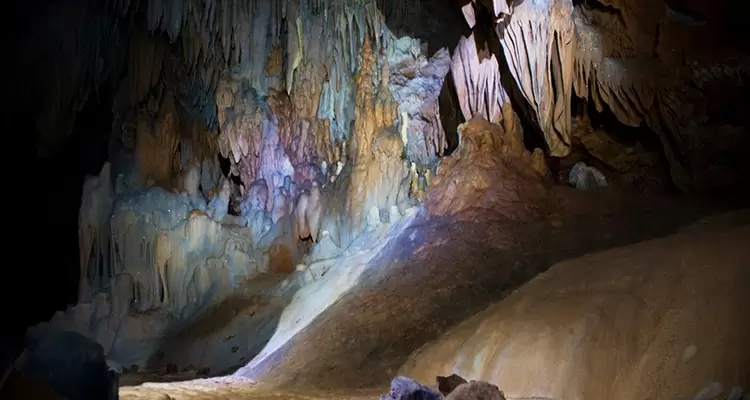 Trinh Nu Cave