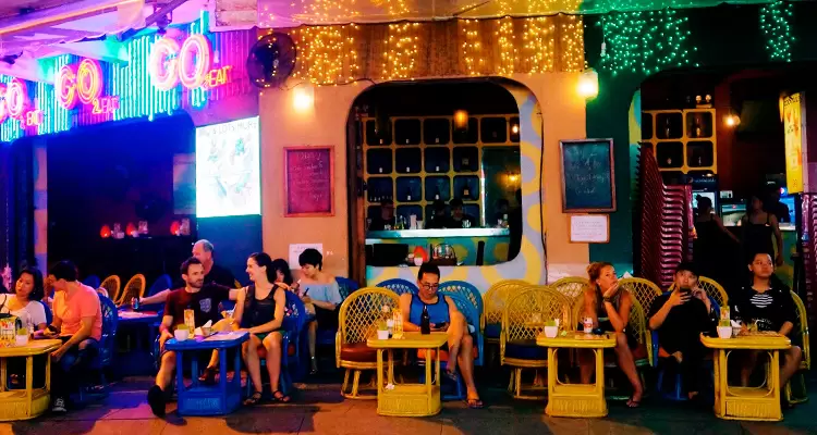 Drink local beer and hanging around at Bui Vien
