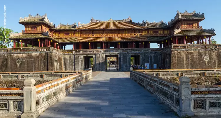 Architecture in Vietnam: Ngo Mon gate of Hue Imperial City