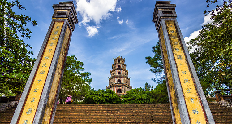 Vietnam-Hue-Thien-Mu-Pagoda-2