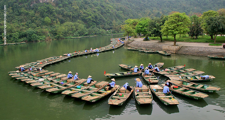 boat trip in Ninh Binh