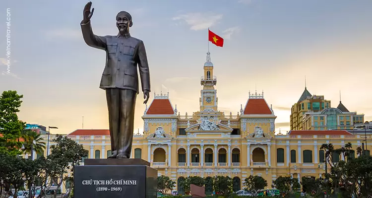 Vietnam-Saigon--the-City-Hall-1