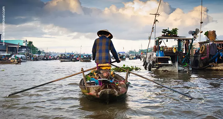 floating market on Mekong River