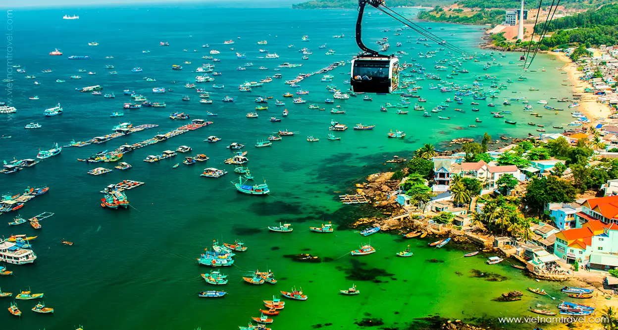 Riding a cable car from Phu Quoc to Hon Thom Island