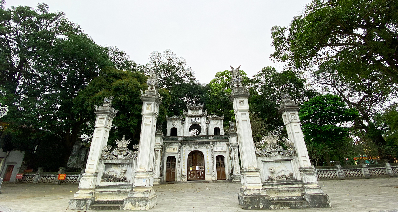 Entrance of Quan Thanh Temple