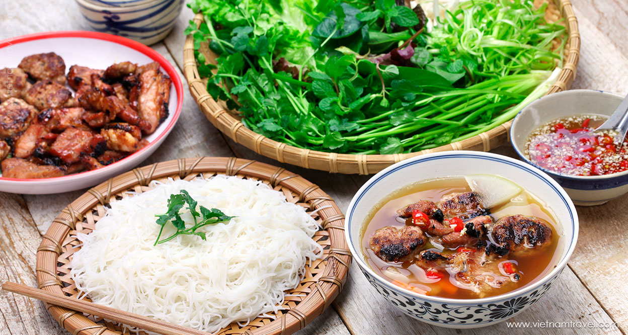 Bun Cha (Grilled pork with rice noddle)