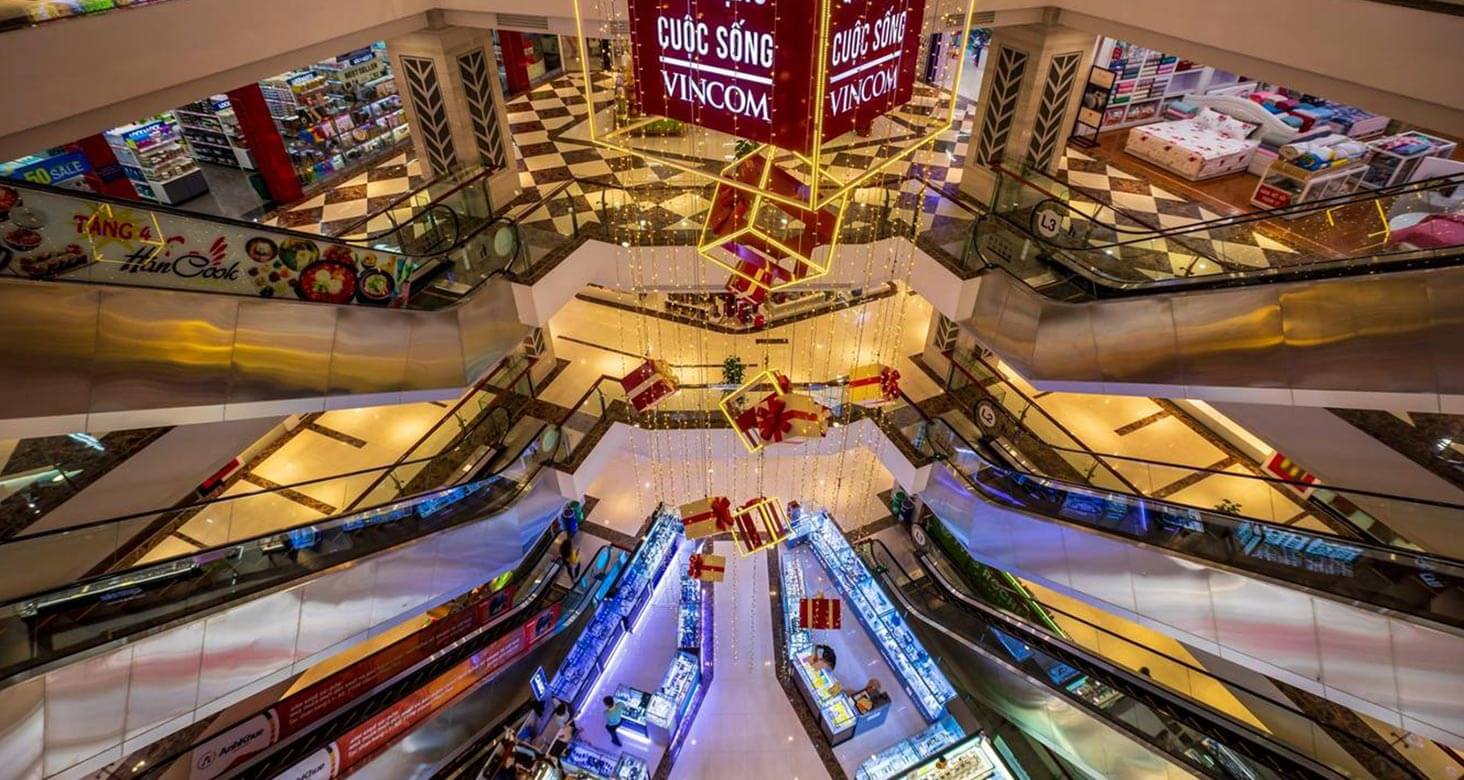 Inside the most crowded shopping center of Hue