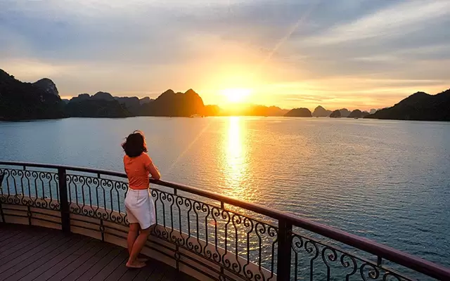 Halong travel guides for overnight seekers