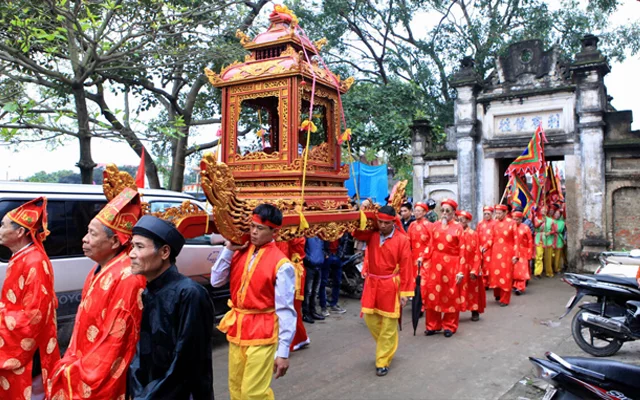 Traditional Vietnamese People