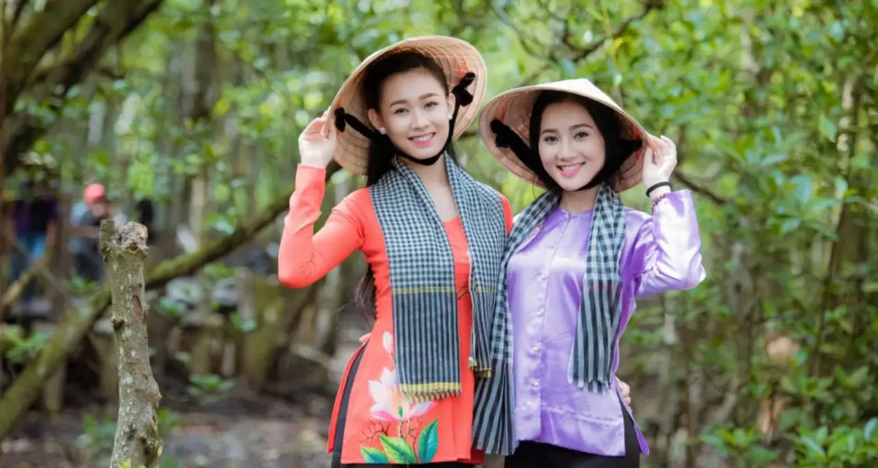 Gonoka Vietnam - The traditional Vietnamese dress for men is known