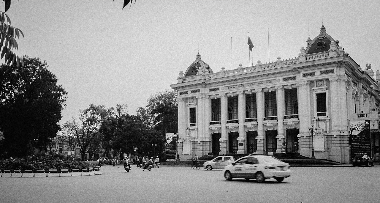 Tòa nhà Opera Hà Nội là một trong những địa điểm văn hóa và lịch sử nổi tiếng tại Hà Nội. Với kiến trúc ấn tượng và những chương trình nghệ thuật đa dạng, bạn sẽ được đắm mình trong không khí tươi vui và sôi động của những tiết mục văn hóa đặc sắc. Hãy cùng khám phá vẻ đẹp của tòa nhà này qua từng hình ảnh minh họa.