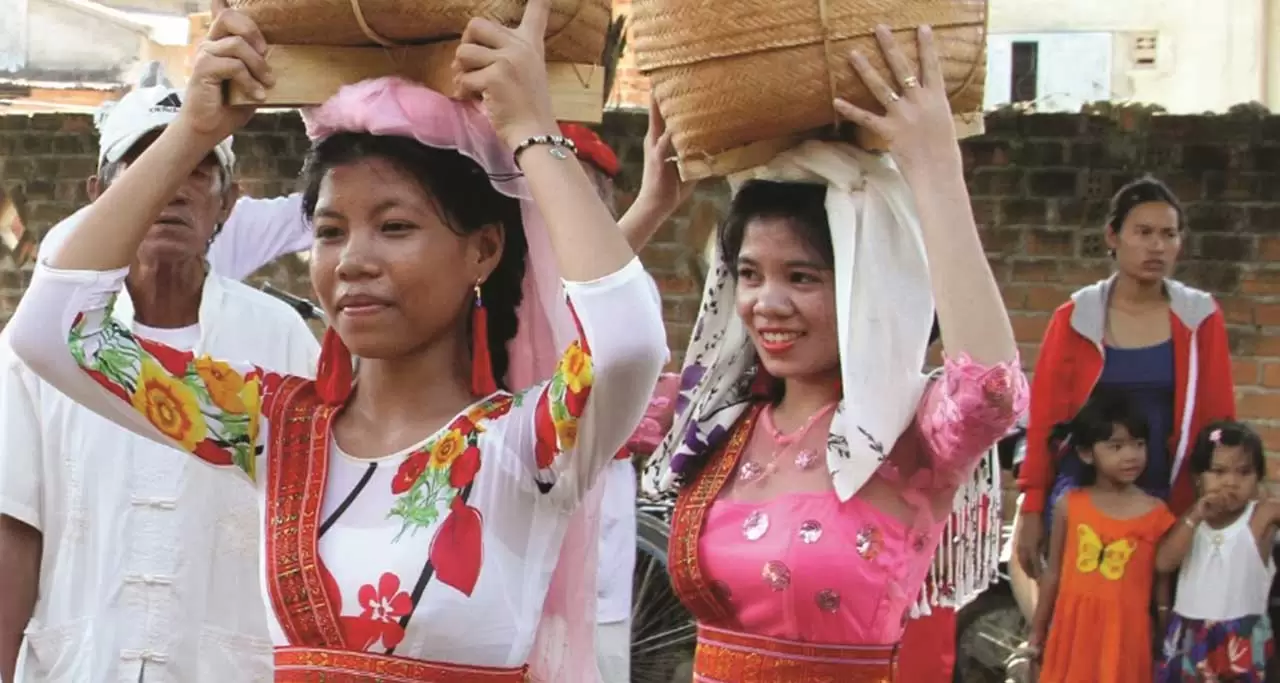 Vietnamese traditional Costumes & Dress