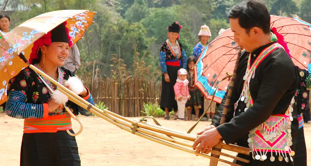 Vietnamese Ao Tu Than four-part dress traditional costume