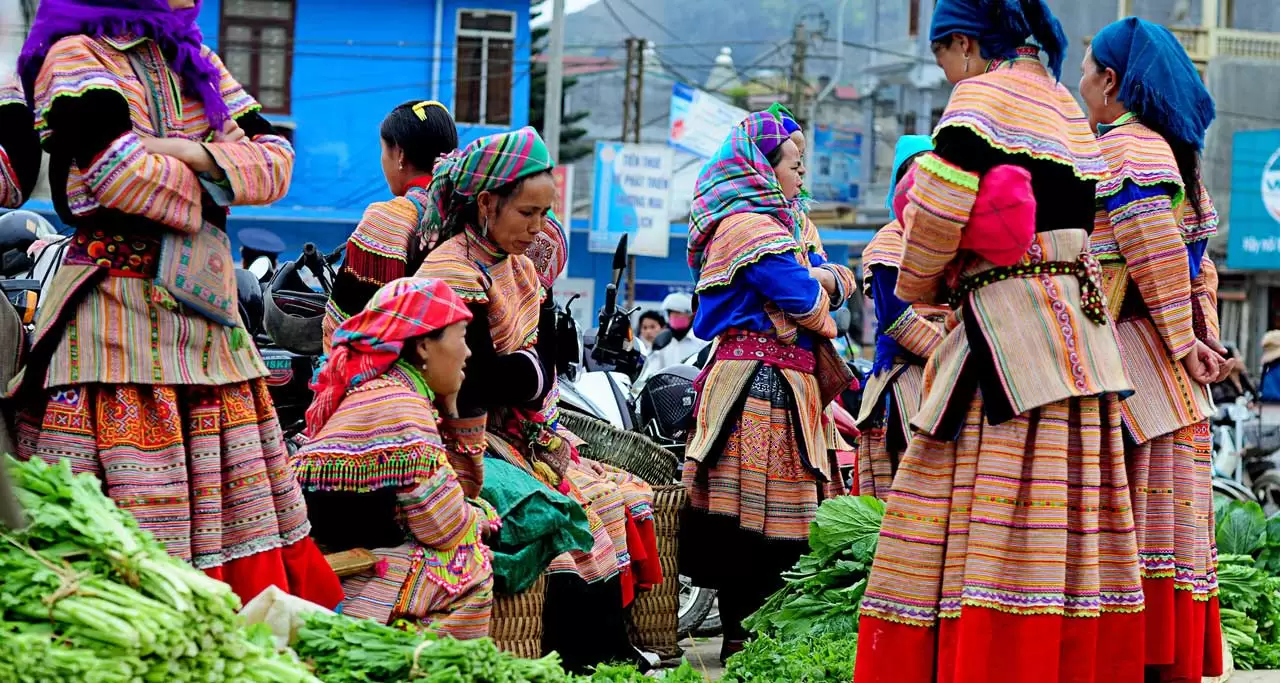 Vietnamese Traditional Costumes & Dress