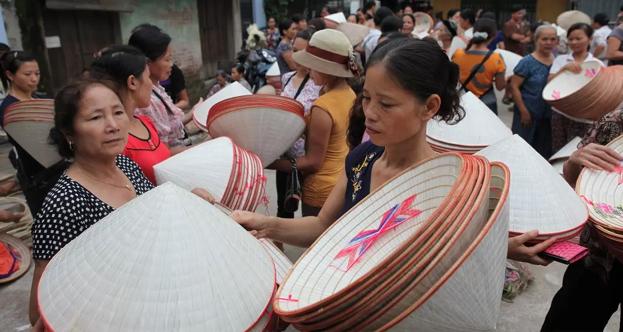 Selling Conical Hat in Vietnam