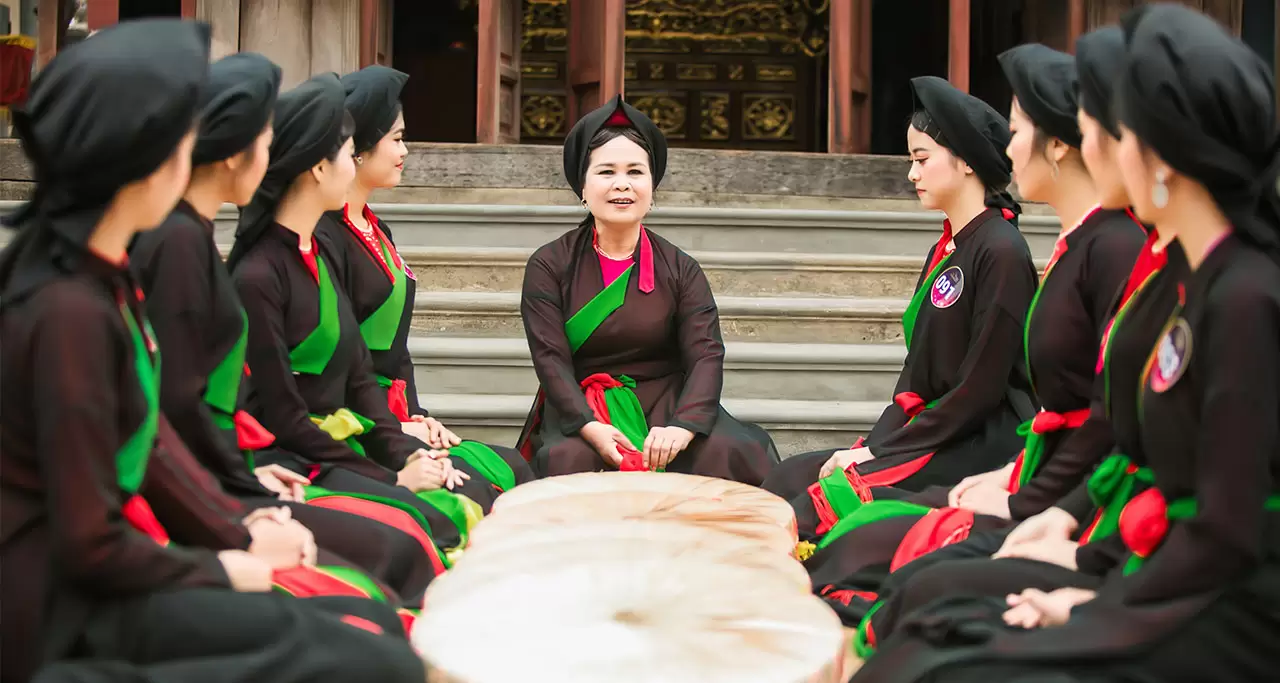 Vietnamese Traditional Costumes - Indochina Tours