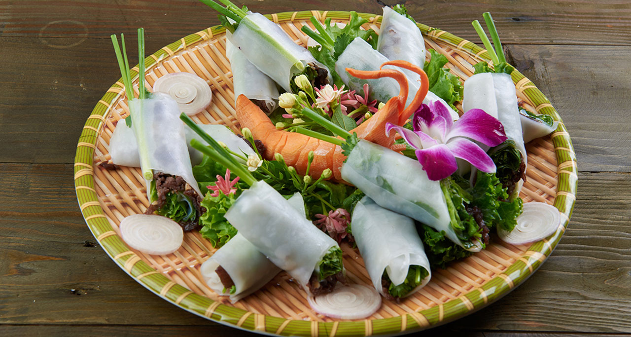 Pho cuon (Rolling Pho), a dish originating from Pho, has been very popular in Hanoi