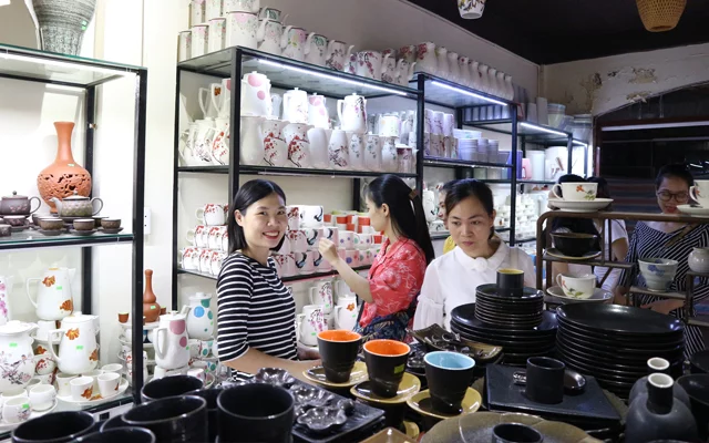 Traditional “Li Xi” Custom - Giving Luckey Money on Tet in Vietnam