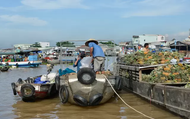 floating markets in mekong delta