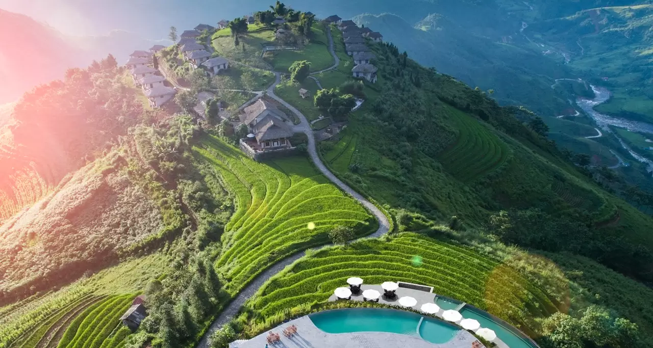 Topas Ecolodge with the infinity swimming pool and rice terraces (Sapa, Vietnam).