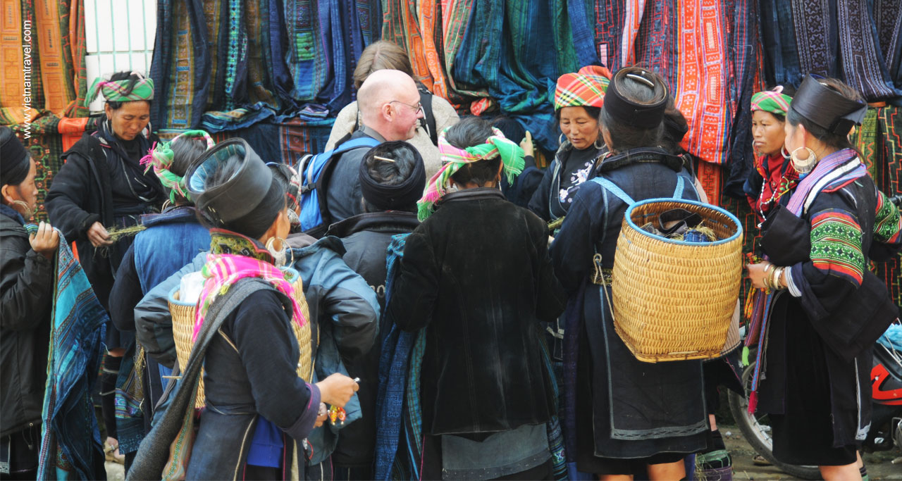 Visit the market in Sapa town which open every morning. It is more crowded at the weekend