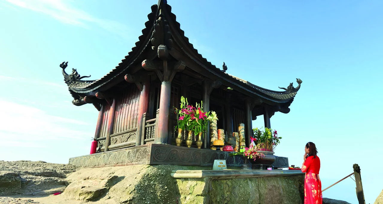 Visit-Yen-Tu-Pagoda-6