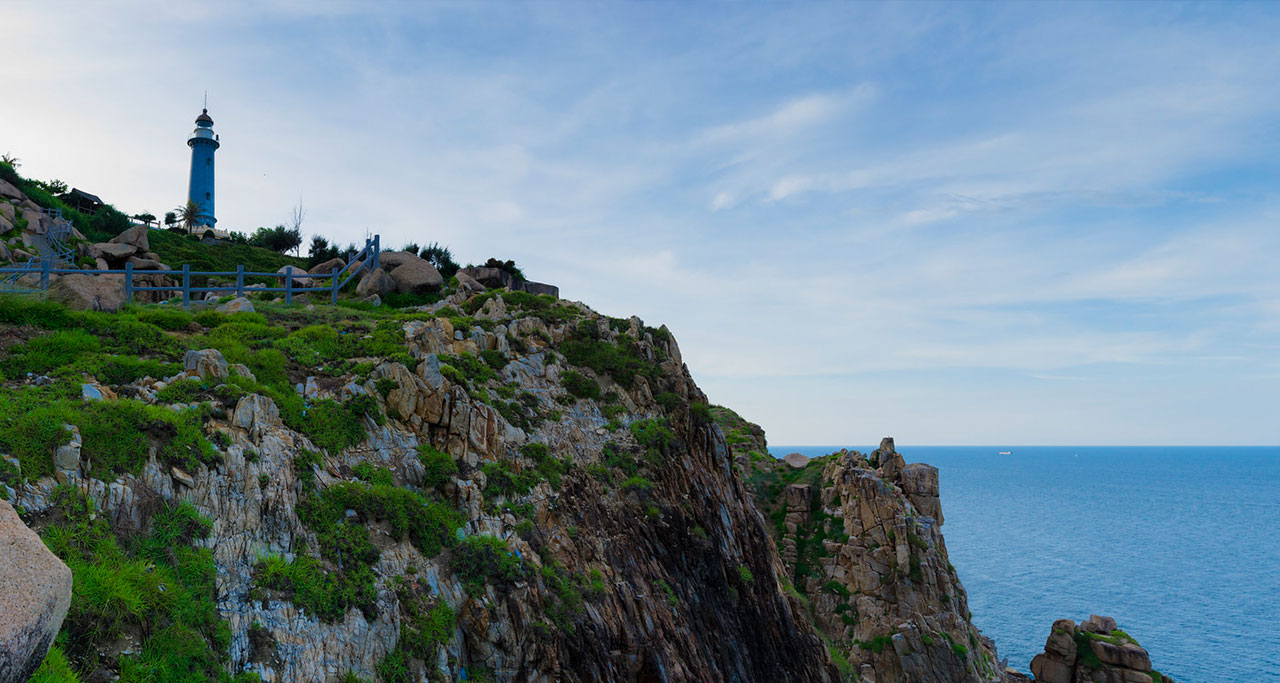 dai-lanh-lighthouse-phu-yen