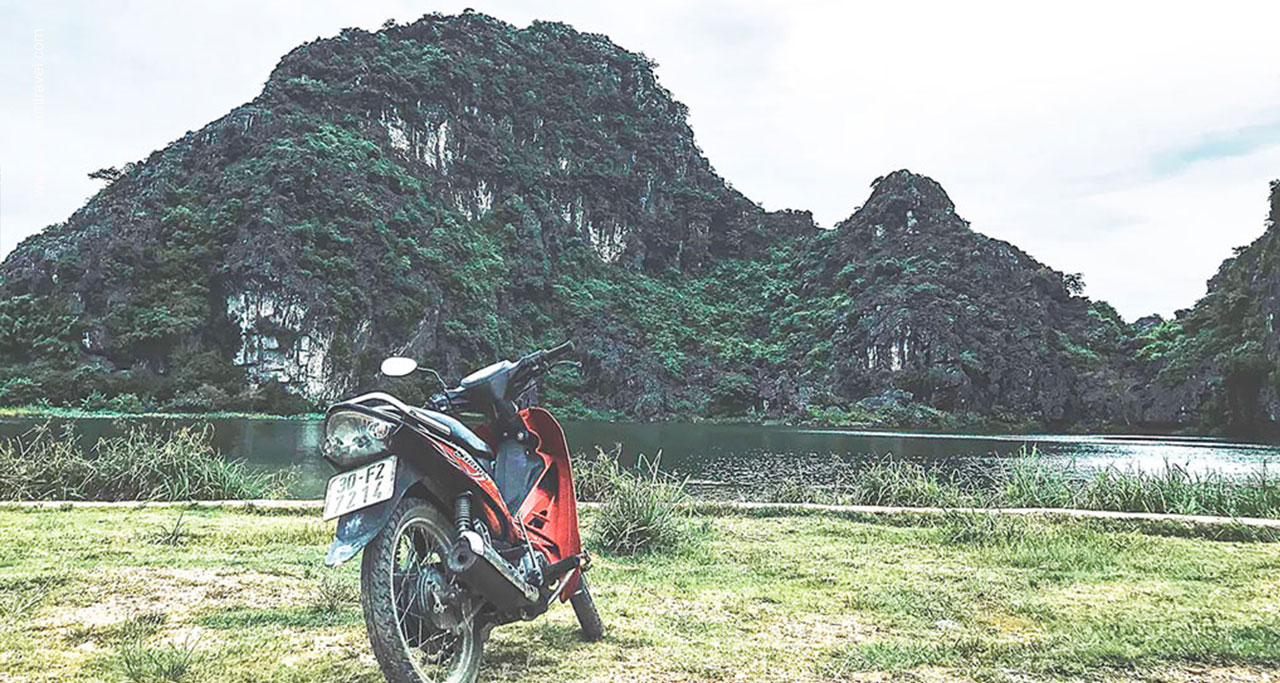 drive to Trang An by motorbike