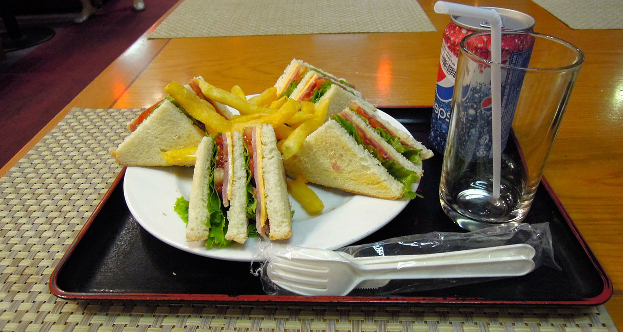 Airport food in Noi Bai