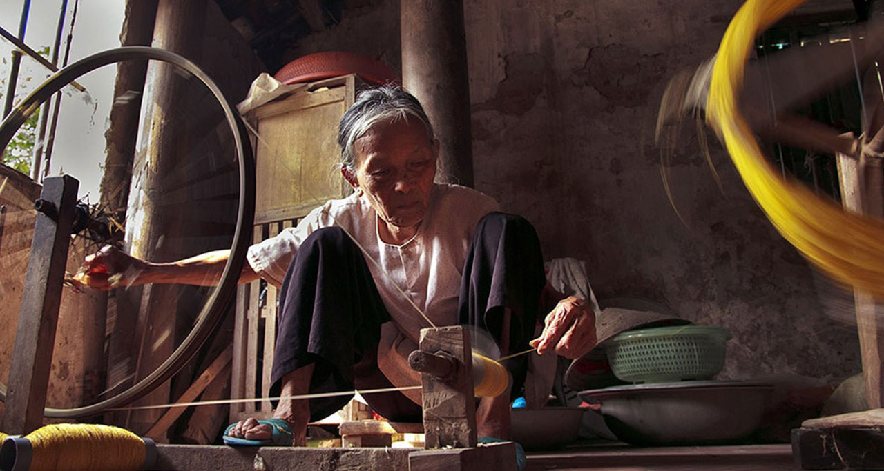 Traditional way to make silk